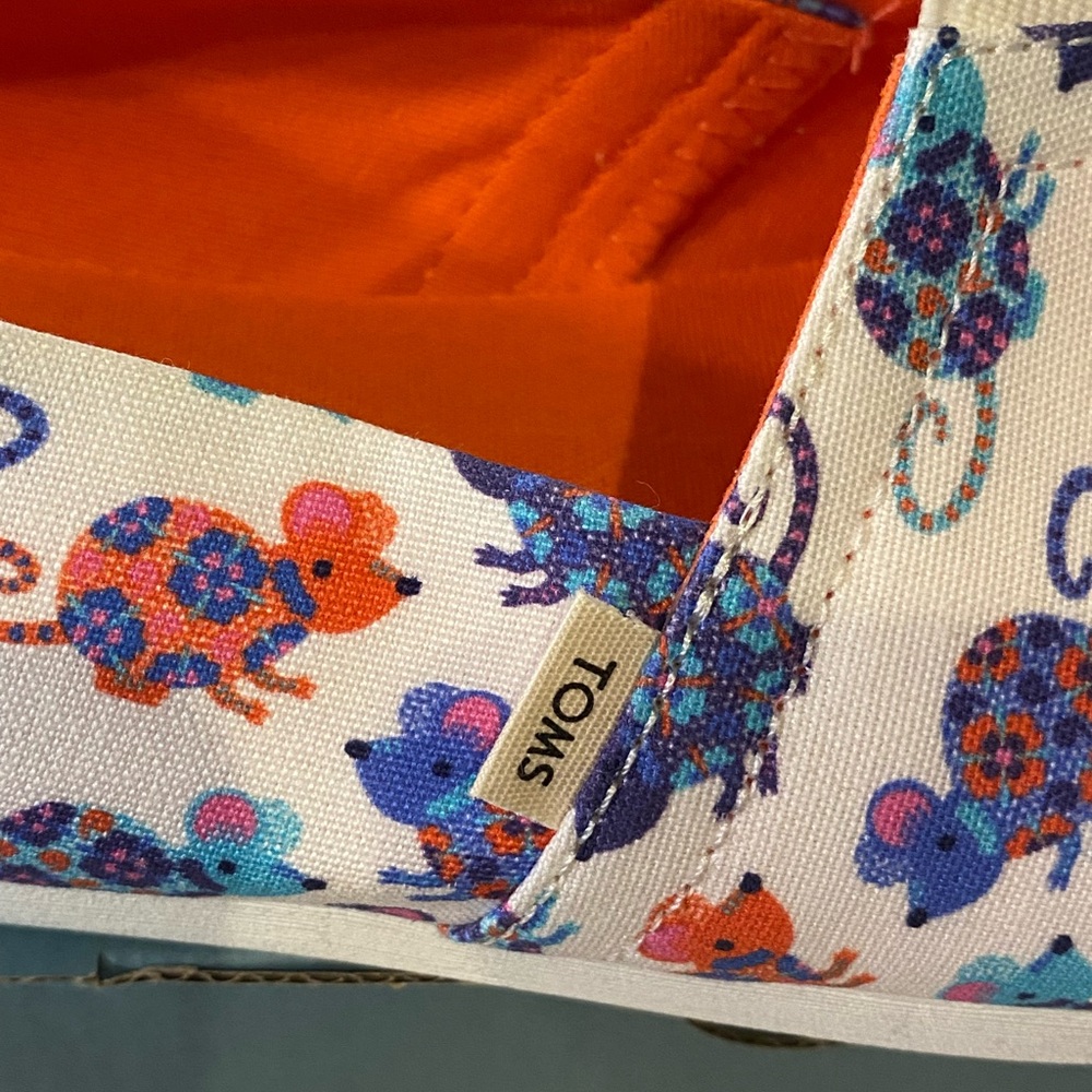 🌺 Host Pick🌺 NWT NIB Toms Year of the Rat Print Slip On Shoes, 7.5 - Picture 4 of 12
